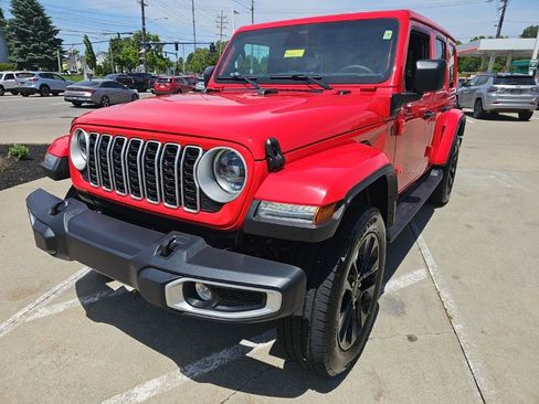 Certified 2025 Jeep Wrangler Unlimited Sahara AWD/4WD image 6