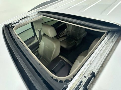 Used 2018 Chevrolet Suburban LT RWD image 26