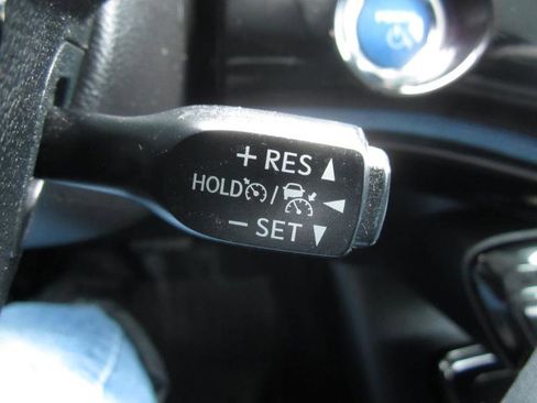 Used 2020 Toyota Prius XLE image 28