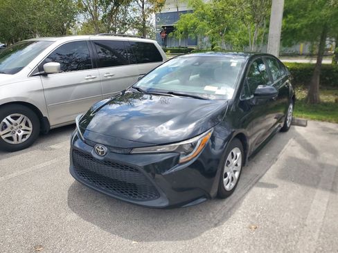 Used 2020 Toyota Corolla LE FWD image 3