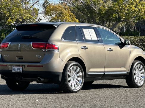 Used 2012 Lincoln MKX Base image 3