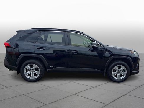 Used 2021 Toyota RAV4 XLE AWD/4WD image 8