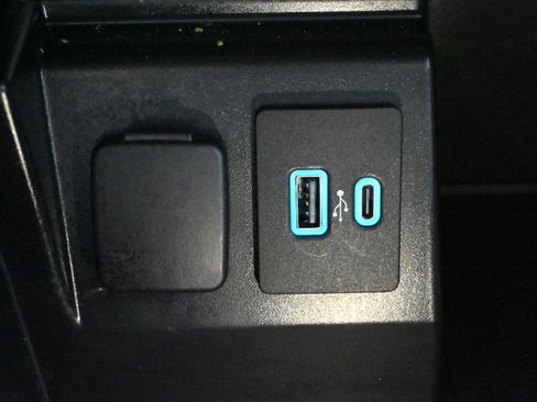 Used 2020 Ford Explorer XLT w/ Equipment Group 202A image 18