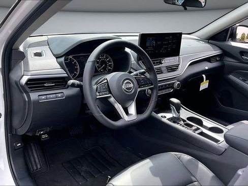 New 2026 Nissan Altima 2.5 SR FWD image 7