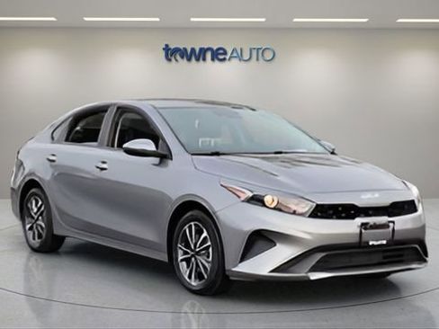 Used 2023 Kia Forte LXS w/ LXS Technology Package FWD image 7