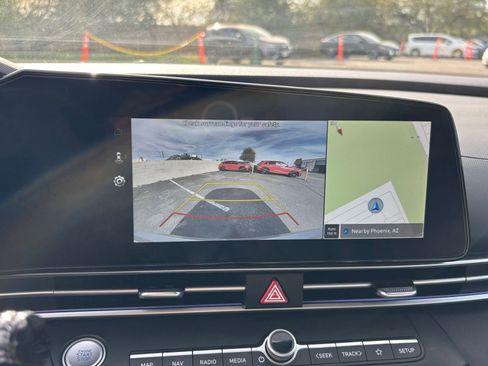 Used 2025 Hyundai Elantra Limited image 17