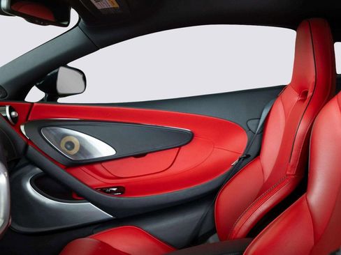 Used 2023 McLaren GT RWD image 27
