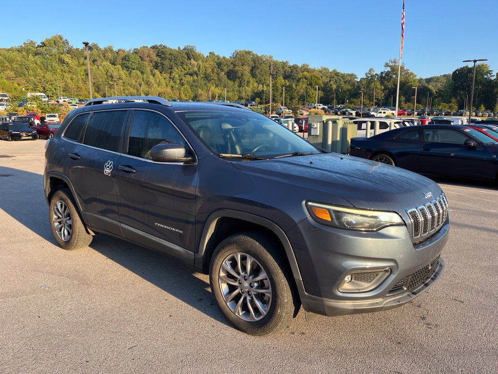 Used 2021 Jeep Cherokee Latitude Lux w/ Sun & Sound Group AWD/4WD image 2