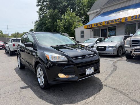 Used 2016 Ford Escape SE w/ Equipment Group 201A FWD image 2