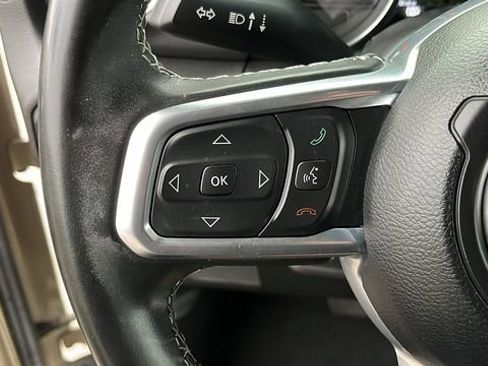 Used 2022 Jeep Wrangler Unlimited Sahara AWD/4WD image 9