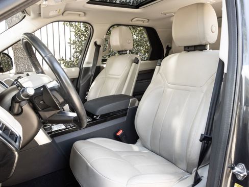 Used 2019 Land Rover Discovery HSE AWD/4WD image 5