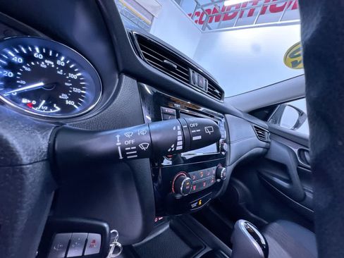 Used 2020 Nissan Rogue S FWD image 19