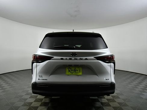 New 2026 Toyota Sienna XLE image 12