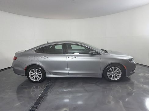 Used 2016 Chrysler 200 Limited FWD image 4