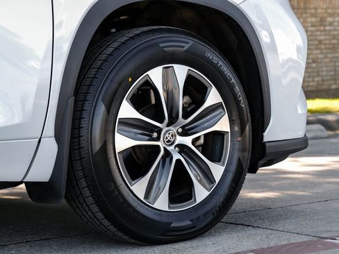 Used 2022 Toyota Highlander XLE image 68