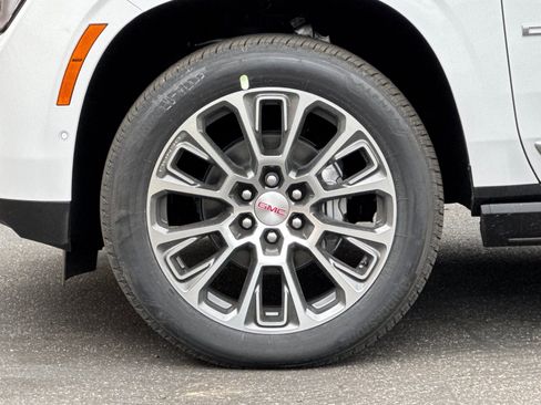 New 2026 GMC Yukon Denali w/ Sun & Power Step Package AWD/4WD image 27