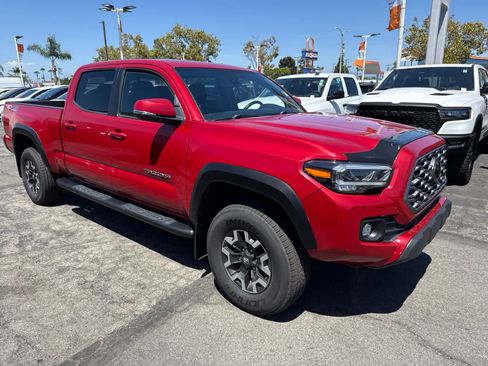 Used 2022 Toyota Tacoma TRD Off-Road w/ TRD Premium Off Road Package AWD/4WD image 8