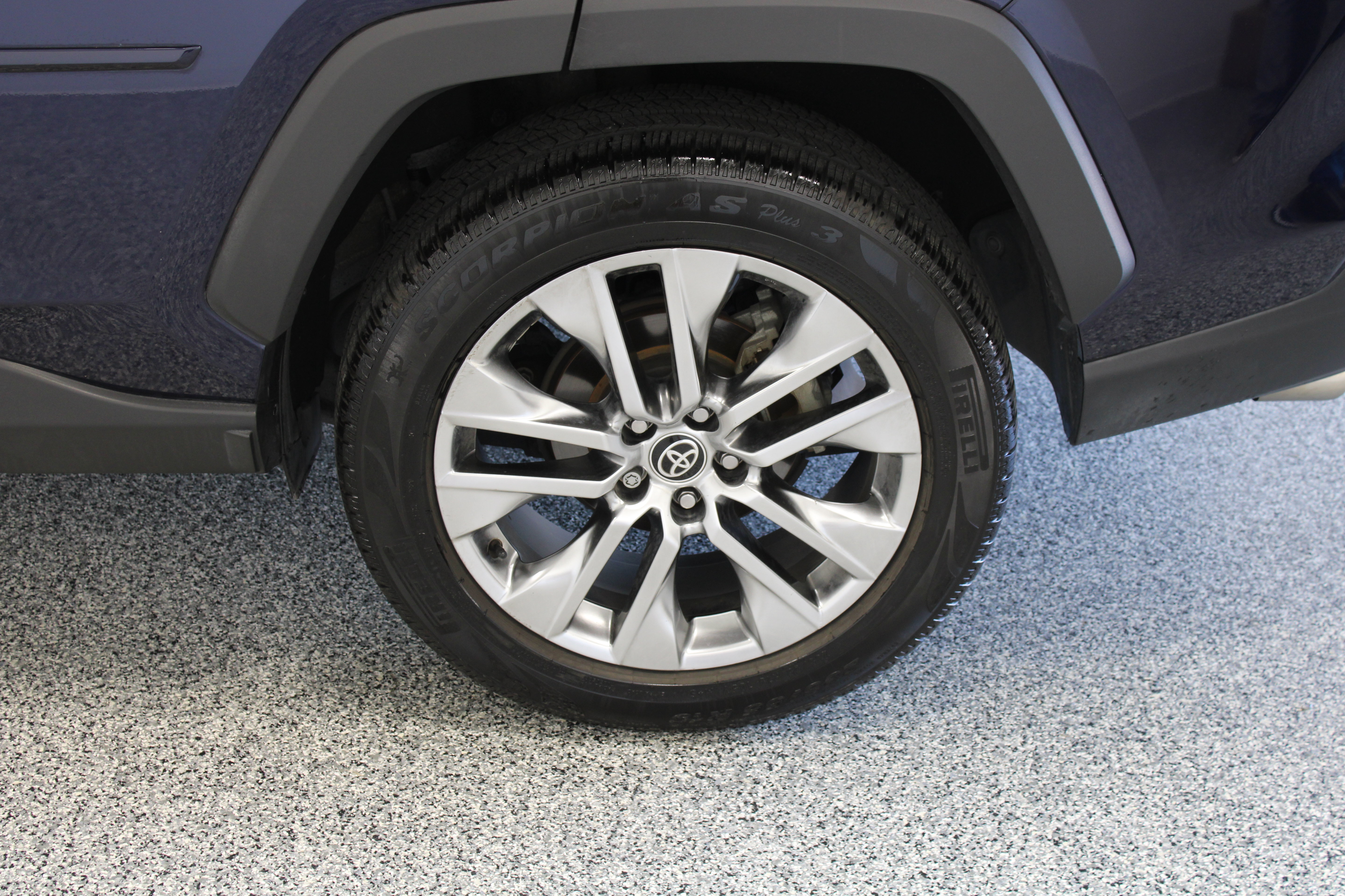 Used 2021 Toyota RAV4 XLE Premium FWD image 10