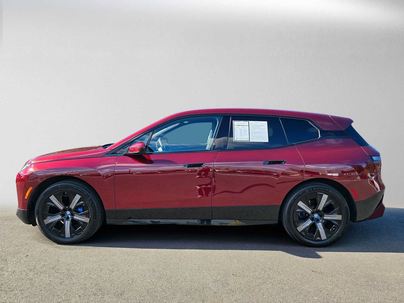 Used 2024 BMW iX xDrive50 w/ Premium Package AWD/4WD image 6