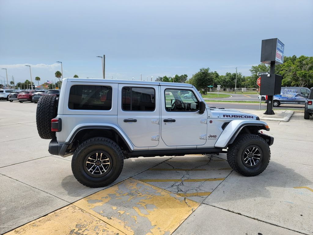 Used 2024 Jeep Wrangler Unlimited Rubicon AWD/4WD image 6