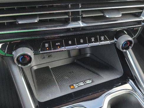 New 2026 Chevrolet Traverse RS w/ LPO, Floor Liner Package image 31