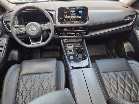 Used 2021 Nissan Rogue Platinum FWD image 9