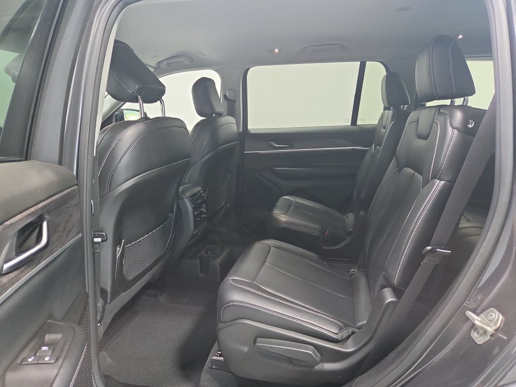 Used 2023 Jeep Grand Cherokee L Limited AWD/4WD image 25