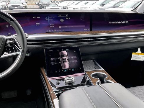 Used 2025 Cadillac Escalade Sport Platinum AWD/4WD image 8
