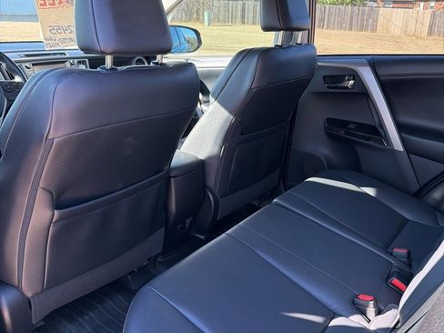 Used 2018 Toyota RAV4 Limited image 32