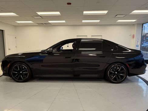 Used 2023 BMW 760i xDrive image 4
