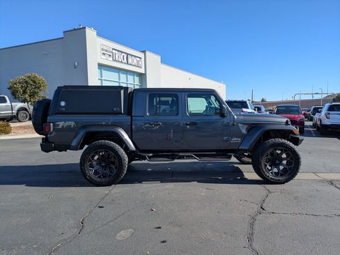 Used 2021 Jeep Gladiator Overland w/ Popular Equipment Package image 2