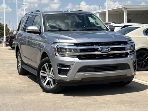 Used 2024 Ford Expedition Limited RWD image 2