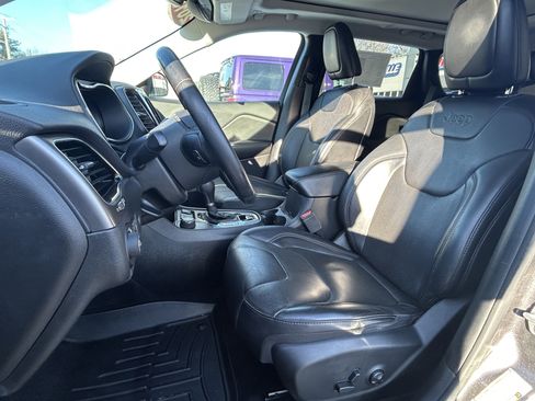 Used 2019 Jeep Cherokee Limited AWD/4WD image 19