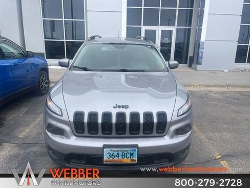 Used 2016 Jeep Cherokee Latitude w/ Cold Weather Group image 3