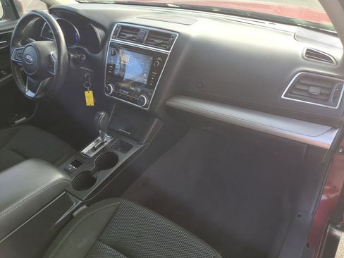 Used 2019 Subaru Outback 2.5i Premium image 32