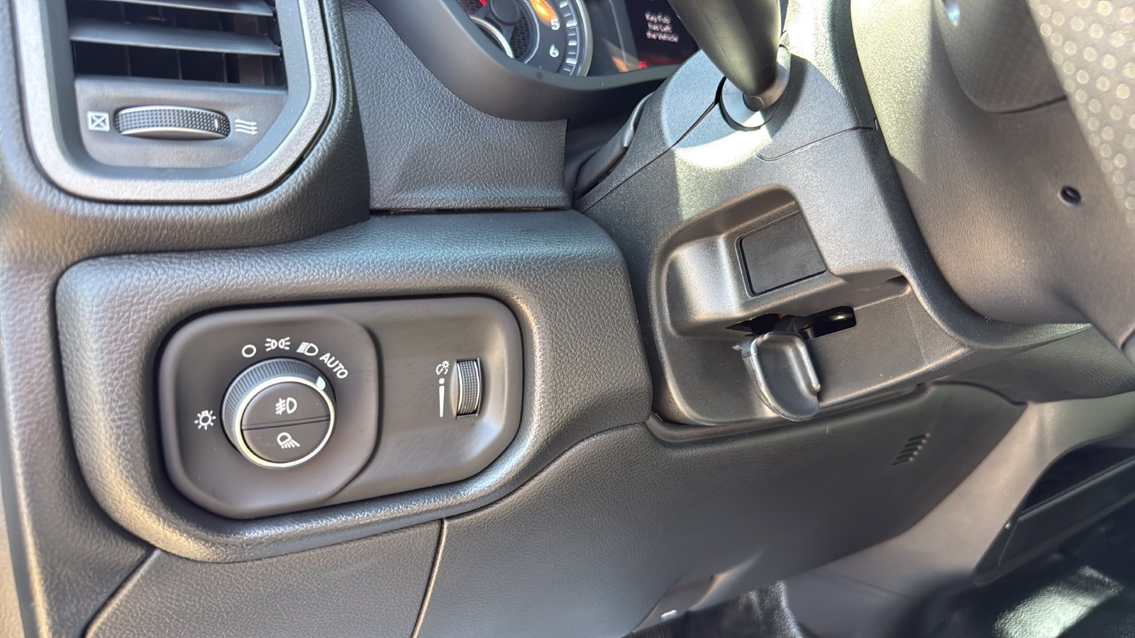 Used 2026 RAM 2500 Tradesman w/ Chrome Appearance Group AWD/4WD image 17