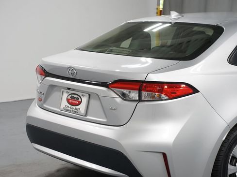 Used 2022 Toyota Corolla LE FWD image 9