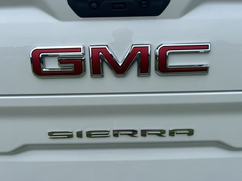 Used 2023 GMC Sierra 1500 AT4X AWD/4WD image 5