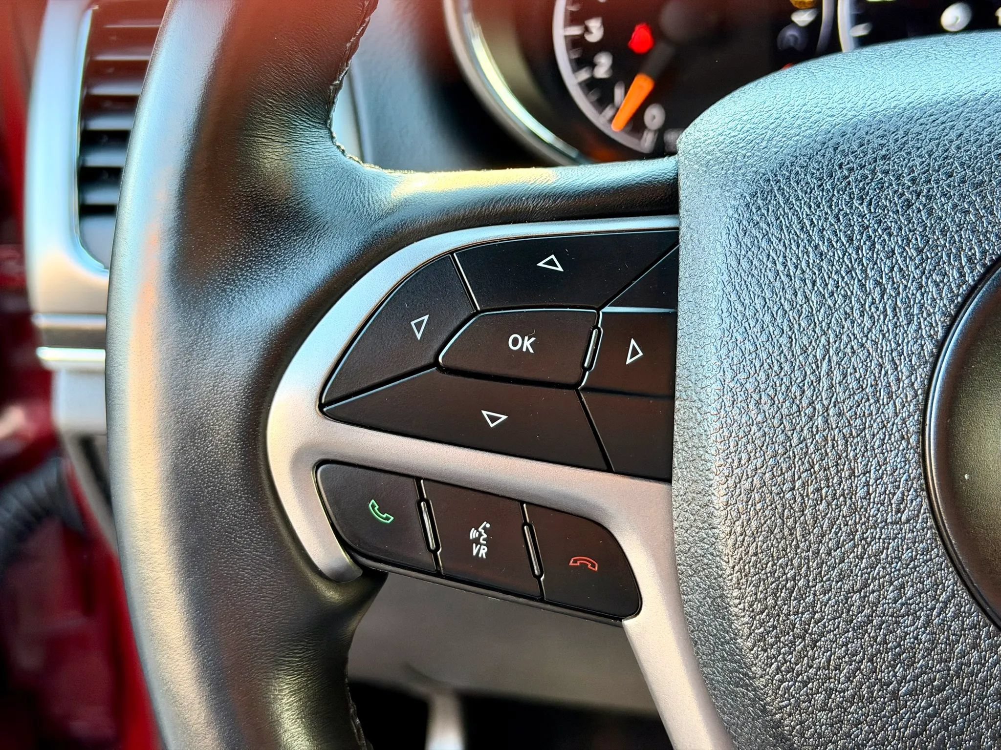 Used 2018 Jeep Grand Cherokee Limited AWD/4WD image 28