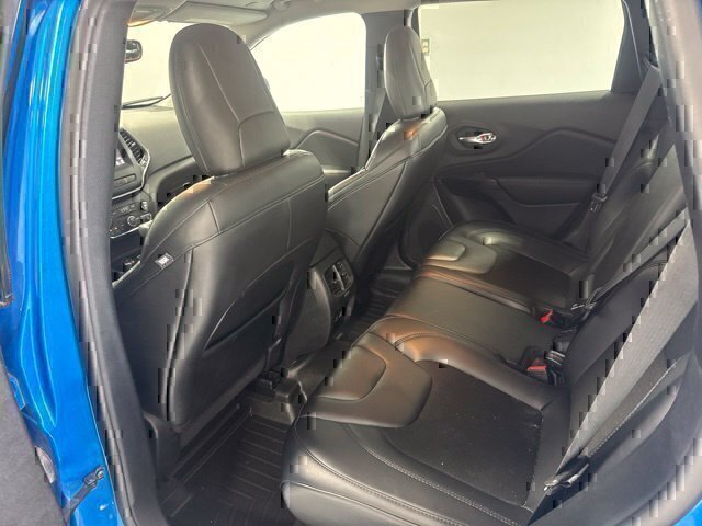 Used 2021 Jeep Cherokee Latitude Plus AWD/4WD image 17