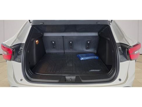 New 2026 Chevrolet Trax RS w/ Sunroof Package FWD image 6