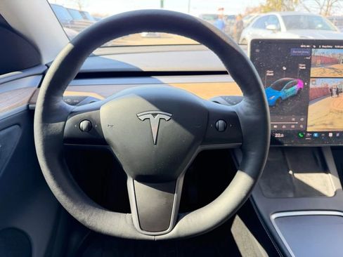 Used 2024 Tesla Model Y Long Range AWD/4WD image 20
