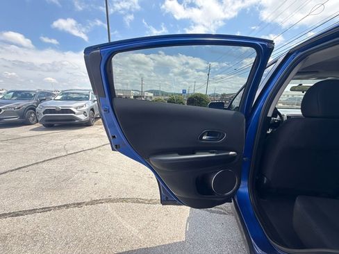 Used 2018 Honda HR-V EX image 11
