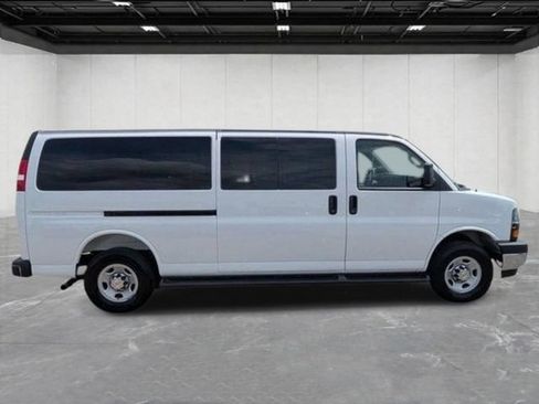 Used 2025 Chevrolet Express 3500 LT w/ LT Preferred Equipment Group RWD image 6