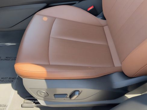 Used 2022 Audi e-tron Premium image 16