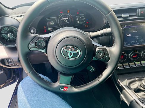Used 2025 Toyota GR86 RWD image 11