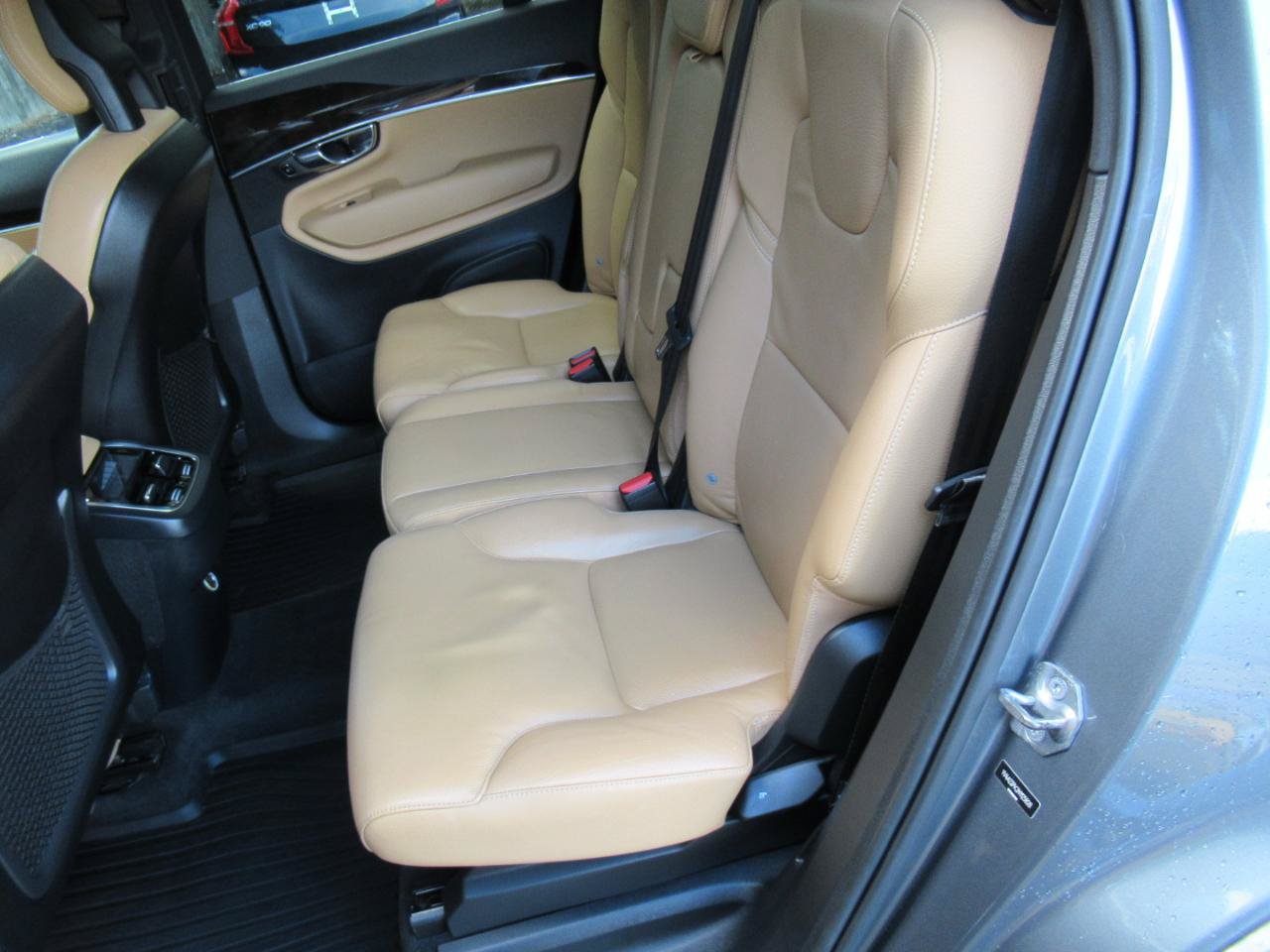 Used 2017 Volvo XC90 T6 Momentum w/ Vision Package AWD/4WD image 12