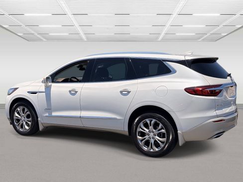Used 2018 Buick Enclave Avenir w/ Avenir Technology Package FWD image 3