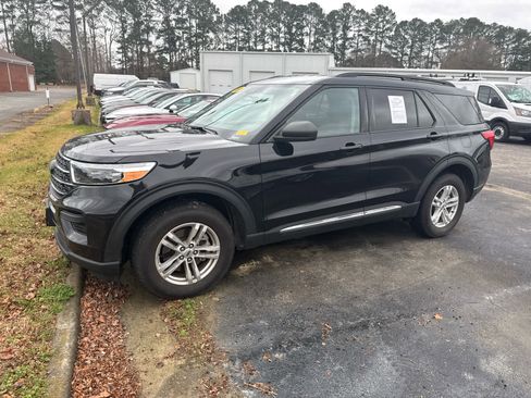 Used 2022 Ford Explorer XLT image 11