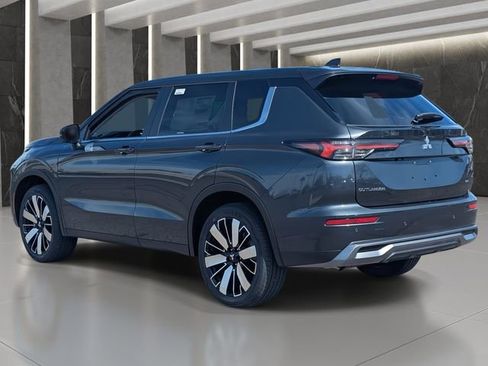New 2026 Mitsubishi Outlander SE image 2